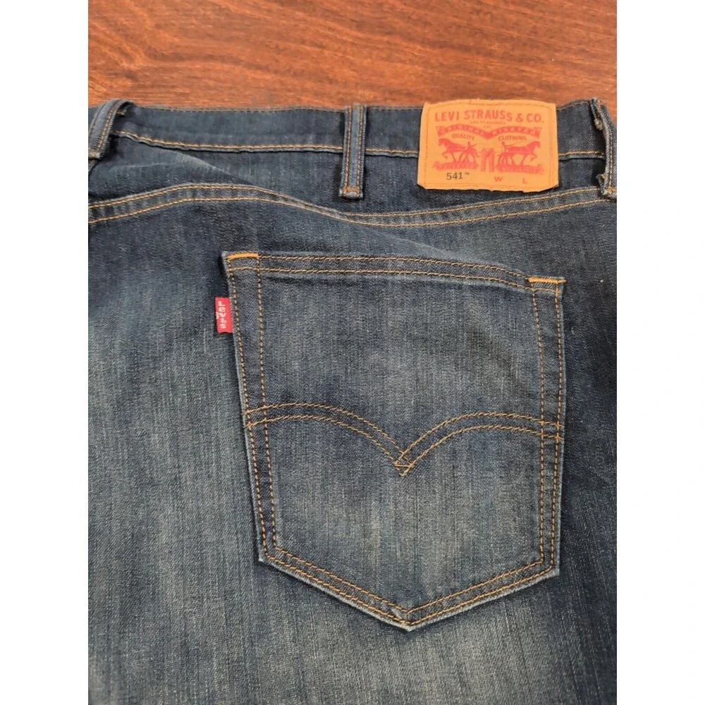 LEVI'S 541 MENS JEANS SIZE 46x32 Dark Blue Athletic Slightly Tapered Denim Pants